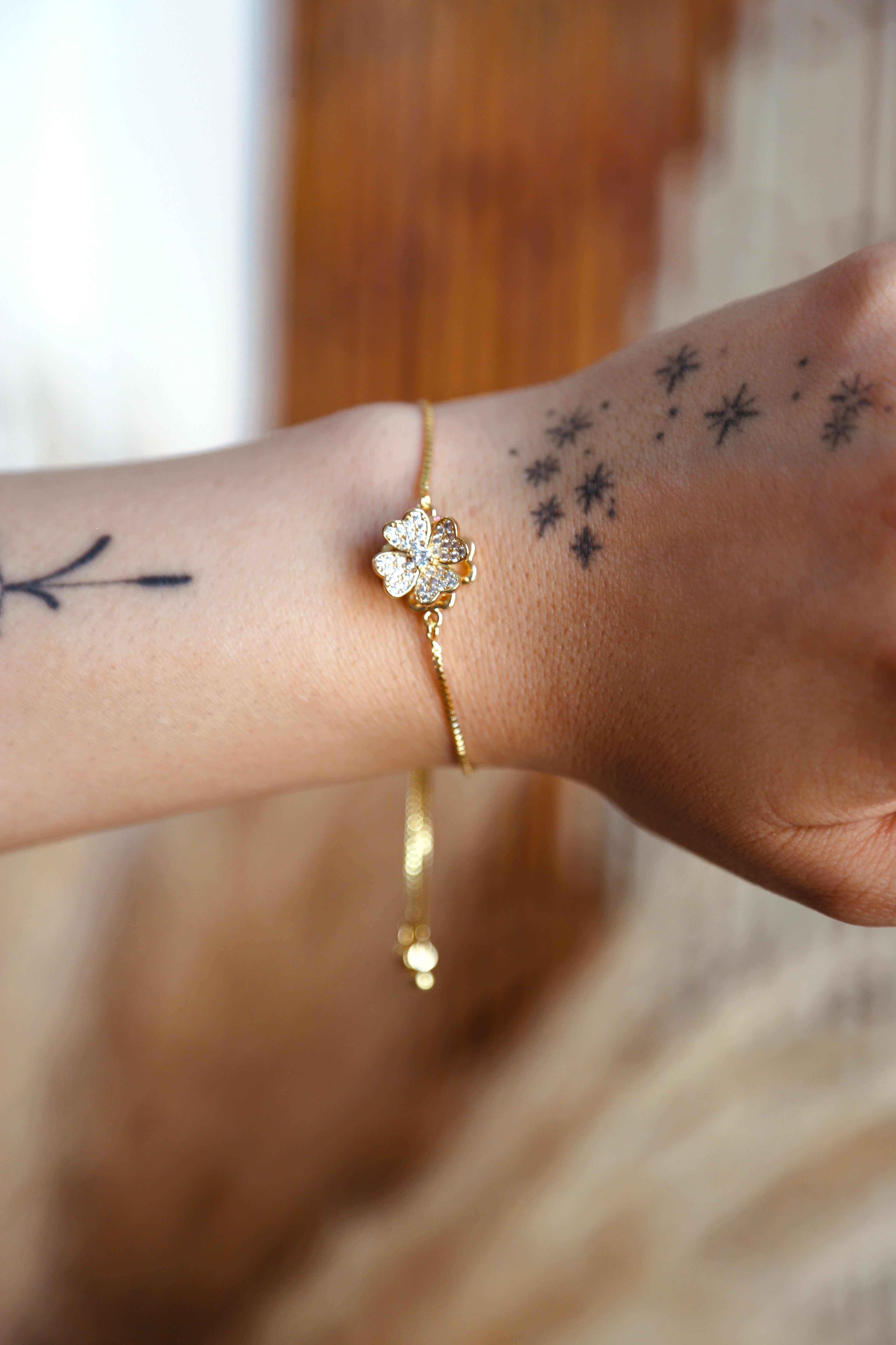 Adjustable Fidget Bracelet - Gold Plated 4 Leaf Clover